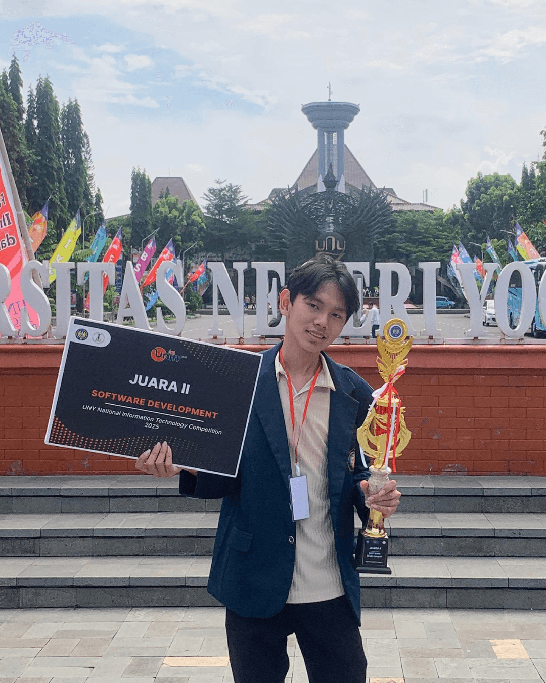 Richard holding a software development trophy at Universitas Negeri Yogyakarta